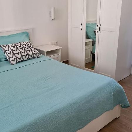 Dora Hotel Njivice Buitenkant foto