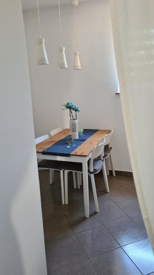 Dora Hotel Njivice Buitenkant foto