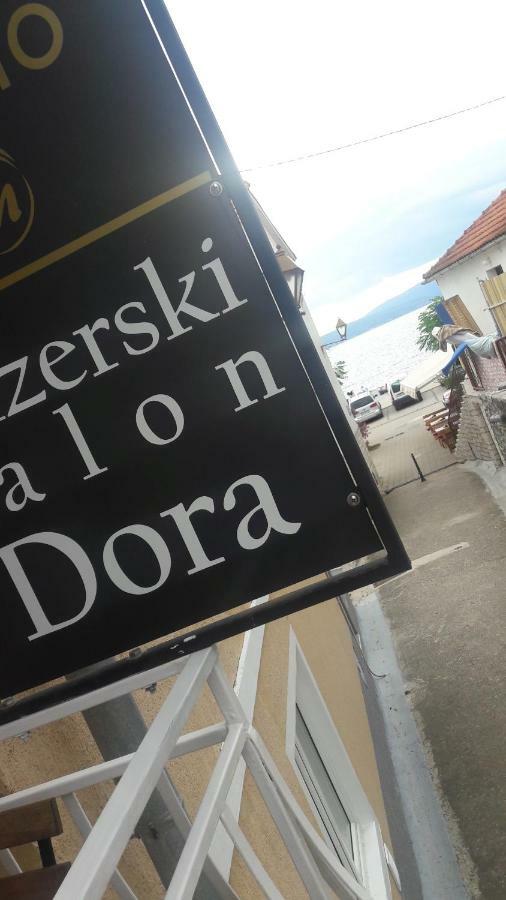 Dora Hotel Njivice Buitenkant foto
