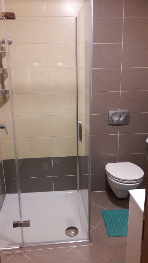 Dora Hotel Njivice Buitenkant foto