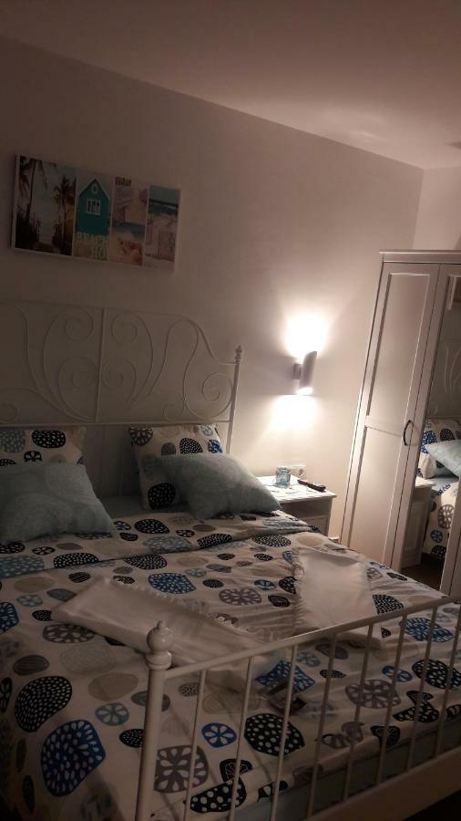 Dora Hotel Njivice Buitenkant foto