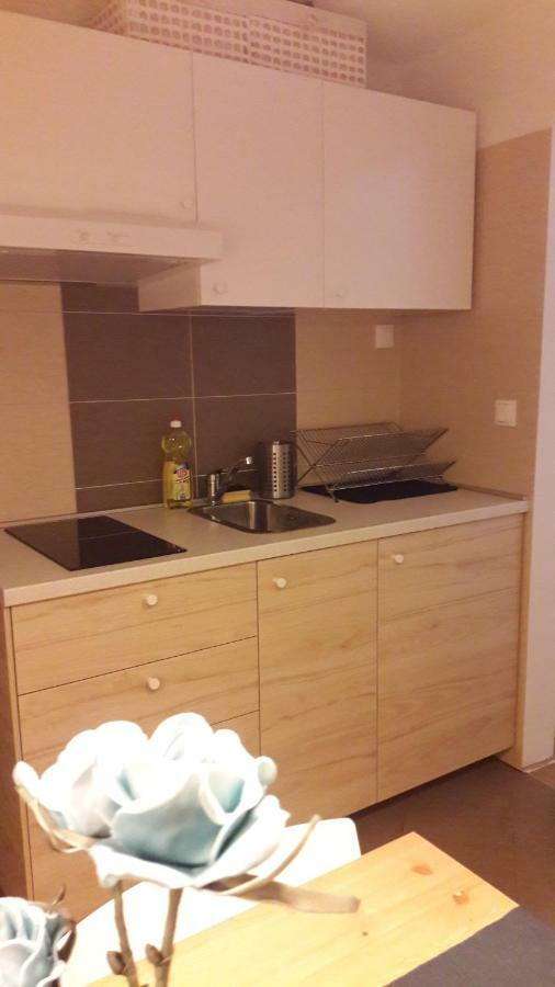 Dora Hotel Njivice Buitenkant foto