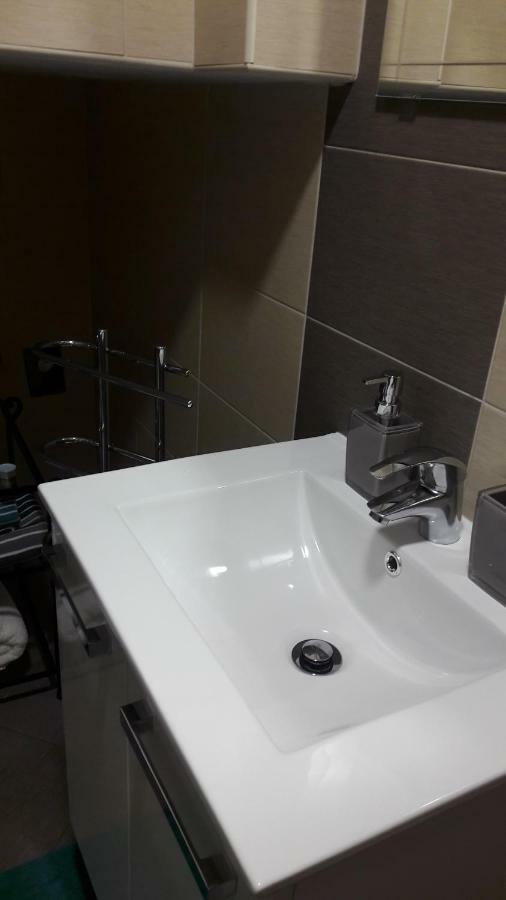 Dora Hotel Njivice Buitenkant foto
